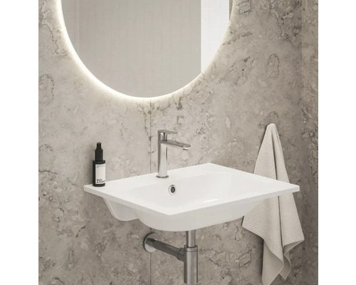 Kúpeľňové umývadlo s batériou, uterákom a zrkadlom