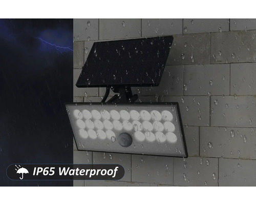 Solárna lampa s pohybovým senzorom a vodotesnosťou IP65 na stene