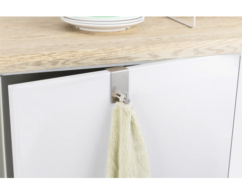 Nerezový držiak na uteráky na zavesenie na dvierka skrine s uterákom.