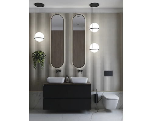 Moderná kúpeľňa s dvojitým umývadlom, zrkadlami, osvetlením a závesným WC