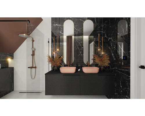 Kúpeľňa s dvojitým umývadlom, batériami, zrkadlami a sprchou