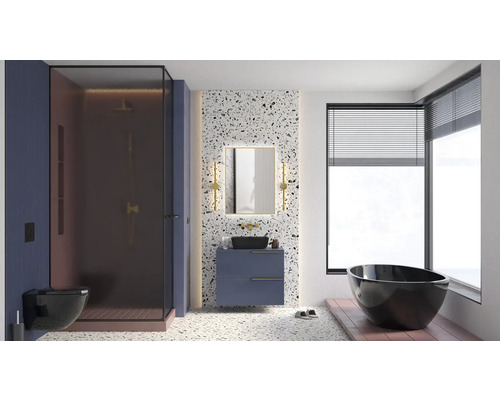 Kúpeľňa so sprchou, toaletou, umývadlom, zrkadlom a vaňou