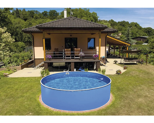 Nafukovací bazén v záhrade rodinného domu