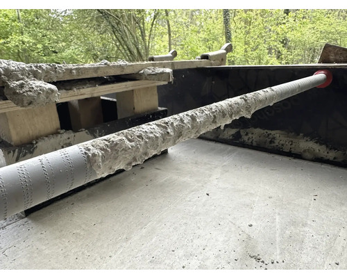 Betonárske práce s debniacou rúrkou a drevenými prvkami