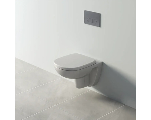 Závesná toaleta s ovládacím panelom v kúpeľni