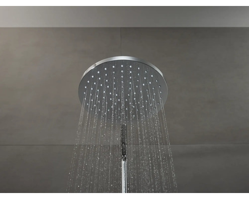 Dažďová sprcha s prúdom vody