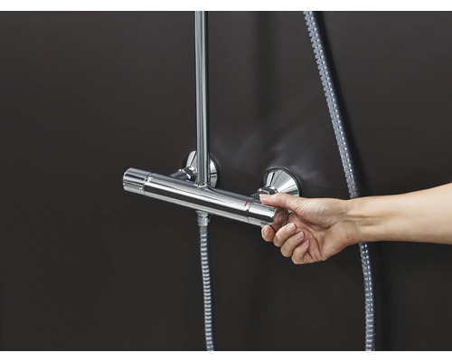 Sprchový termostat s rukou na nastavenie teploty