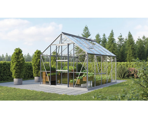 Skleník s rastlinami v záhrade