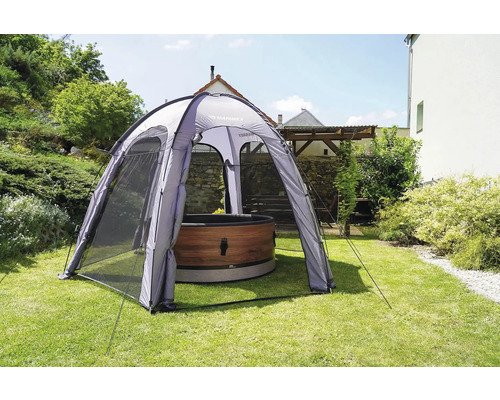 Inštalácia spa s altánkom v záhrade.