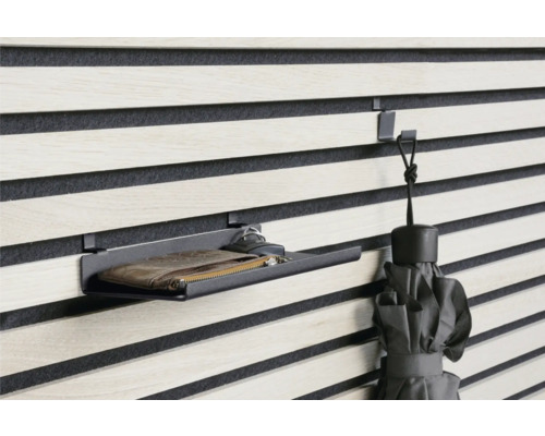 Nástenný panel s poličkou, kľúčmi, peňaženkou a dáždnikom