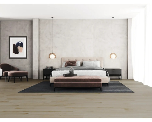 Spálňa s manželskou posteľou, nočnými stolíkmi, kobercom a posedením