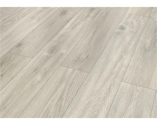 Svetlá laminátová podlaha s dreveným vzhľadom