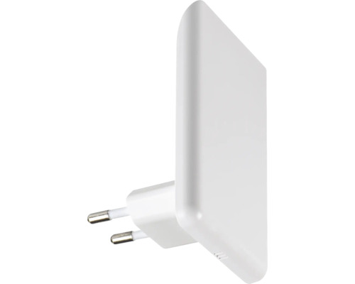 Biely opakovač signálu WiFi so zástrčkou