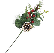 Dekoratívna vetva so šiškou a bobuľami ako vianočná dekorácia