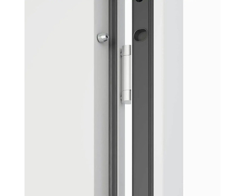 Detail okna s okenným kovaním