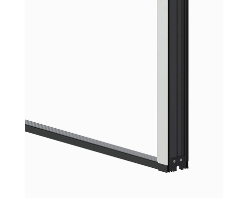 Detailný pohľad na čierny hliníkový rám posuvných dverí