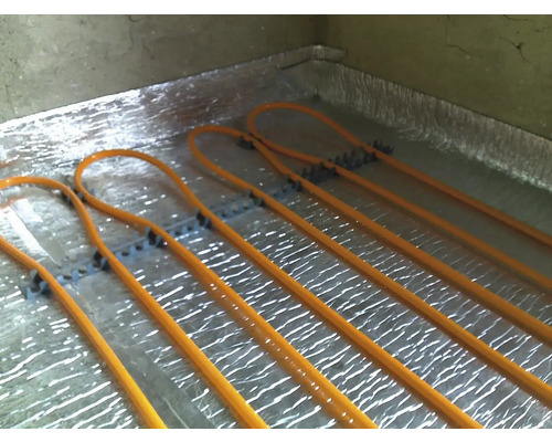 Inštalácia podlahového vykurovania na striebornú izolačnú vrstvu