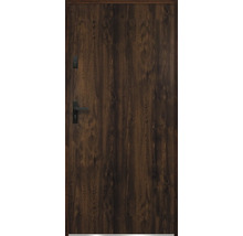 Hnedé vchodové dvere do bytu s kovaním.