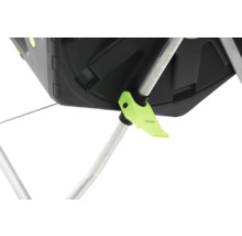 Detail kompostéra s kovovou základňou a uvoľňovacím mechanizmom