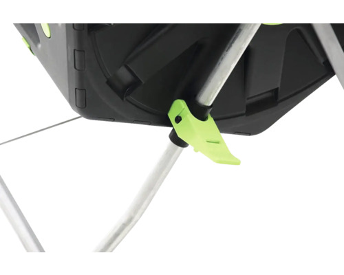 Detail kompostéra s kovovou základňou a uvoľňovacím mechanizmom