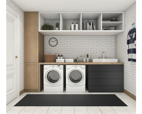 Univerzálna protišmyková podložka čierna 65x180 cm Práčovňa s práčkami, skriňami a úložnými priestormi.