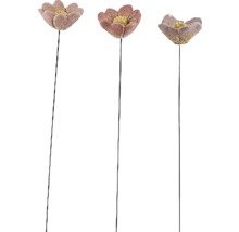 Tri dekoratívne umelé kvety na stonkách