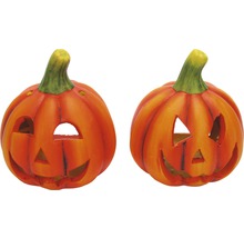 Dve Halloweenske tekvicové lampáše s vyrezávanými tvárami