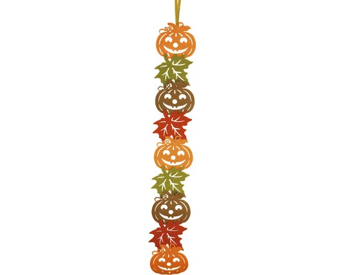 Girlanda s tekvicami a listami ako halloweenska dekorácia
