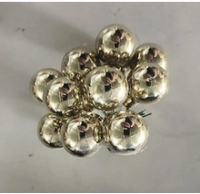 Niekoľko zlatých vianočných gúľ