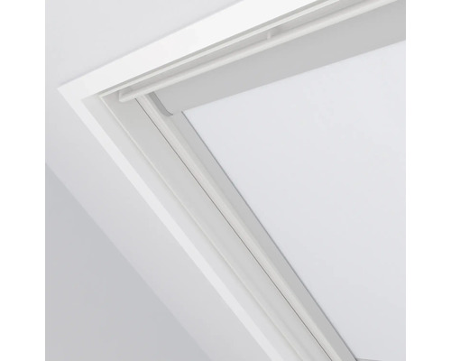 Strešné okno so zatemňovacou roletou