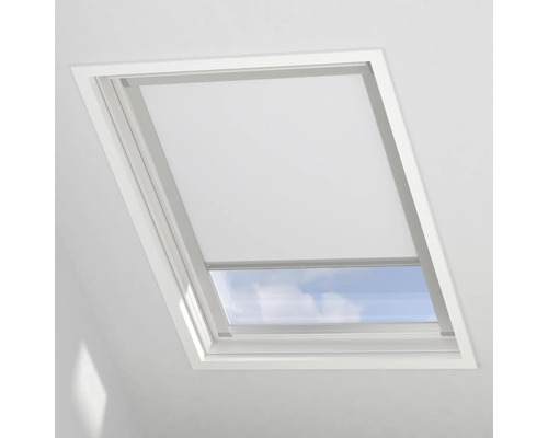 Strešné okno s roletou na zatemnenie