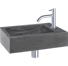 Umývadlo z kameňa s vodovodnou batériou