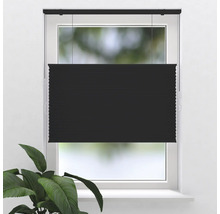 Čierna plisovaná roleta na okne