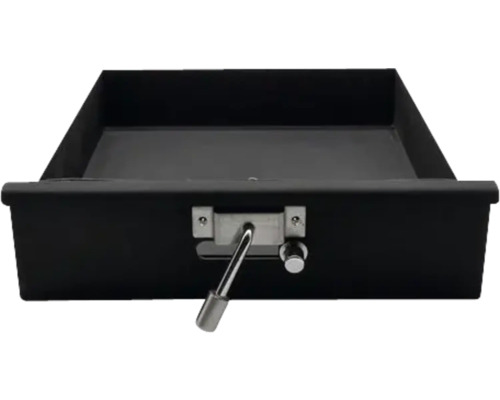 Čierna zásuvka so striebornou rukoväťou