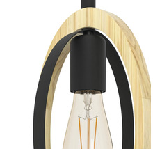 Závesná lampa s drevenými a kovovými prvkami