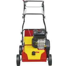 Prevzdušňovač trávnika s motorom a kolesami