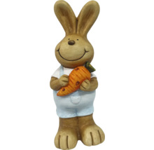 Veľkonočný zajačik s mrkvou ako záhradná dekorácia