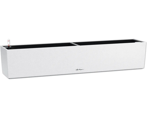 Biely kvetináč so zavlažovacím systémom