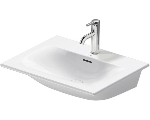 Biele umývadlo na dosku s vodovodnou batériou