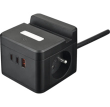Čierna zásuvková kocka s USB portami a držiakom zariadenia