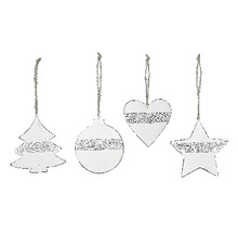 Vianočný stromček, guľa, srdce a hviezda ako ozdoby na vianočný stromček