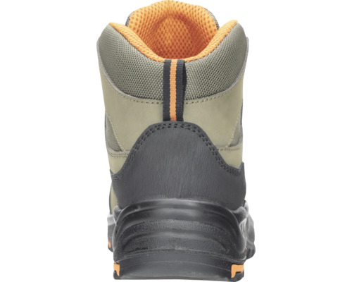 Pohľad zozadu na pracovnú topánku po členky.