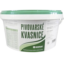 Pivovarské kvasnice vo vedre na kŕmenie zvierat