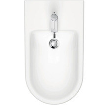 Pohľad zhora na biely bidet s kohútikom