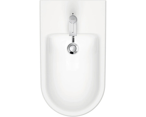 Pohľad zhora na biely bidet s kohútikom