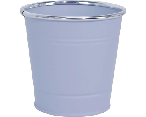 Kvetináč z kovu so strieborným okrajom