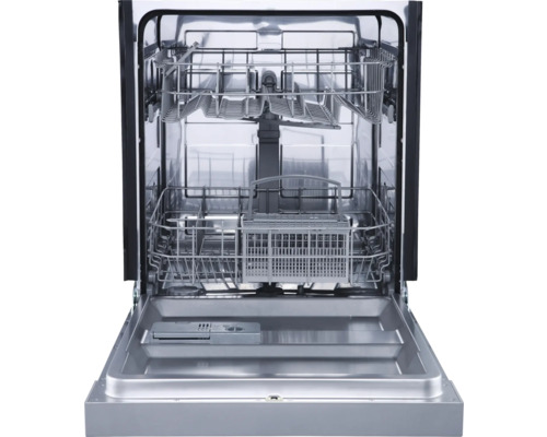 Otvorená umývačka riadu s vnútorným priestorom a košmi