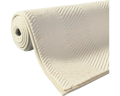 Zrolovaný koberec so vzorom cikcak