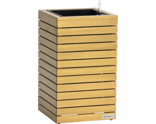 Drevený kvetináč so zavlažovacím systémom