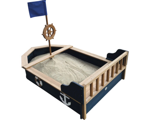 Pieskovisko v tvare lode s kormidlovým kolesom a vlajkou